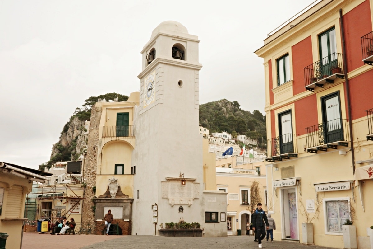 【出走。義大利】卡布里島(Capri)一日遊｜冬天值得去嗎？從蘇連多搭船前往 , 冬天參加環島船 , 山頂市區散步