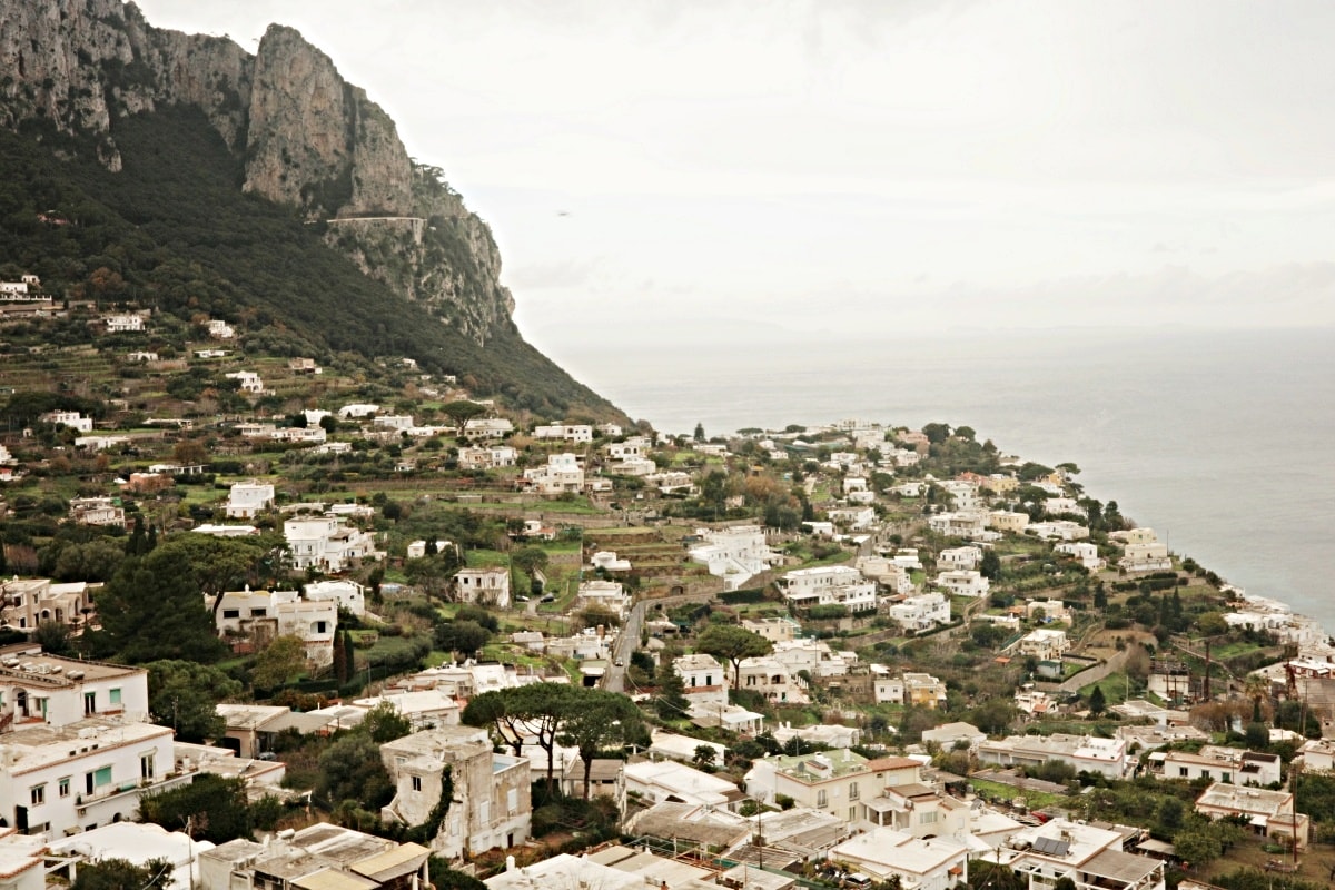 【出走。義大利】卡布里島(Capri)一日遊｜冬天值得去嗎？從蘇連多搭船前往 , 冬天參加環島船 , 山頂市區散步