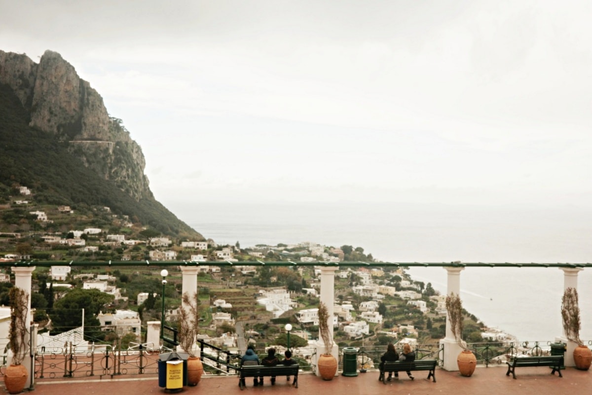 【出走。義大利】卡布里島(Capri)一日遊｜冬天值得去嗎？從蘇連多搭船前往 , 冬天參加環島船 , 山頂市區散步