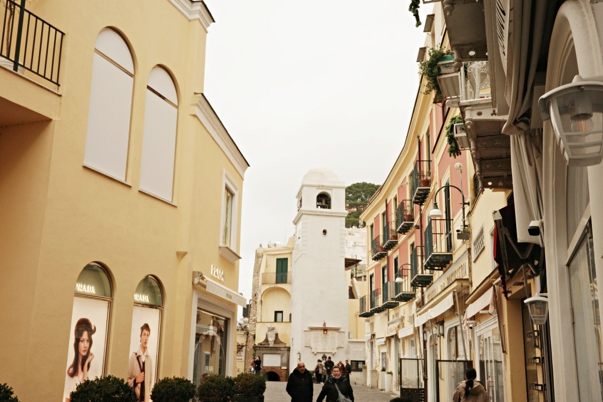【出走。義大利】卡布里島(Capri)一日遊｜冬天值得去嗎？從蘇連多搭船前往 , 冬天參加環島船 , 山頂市區散步