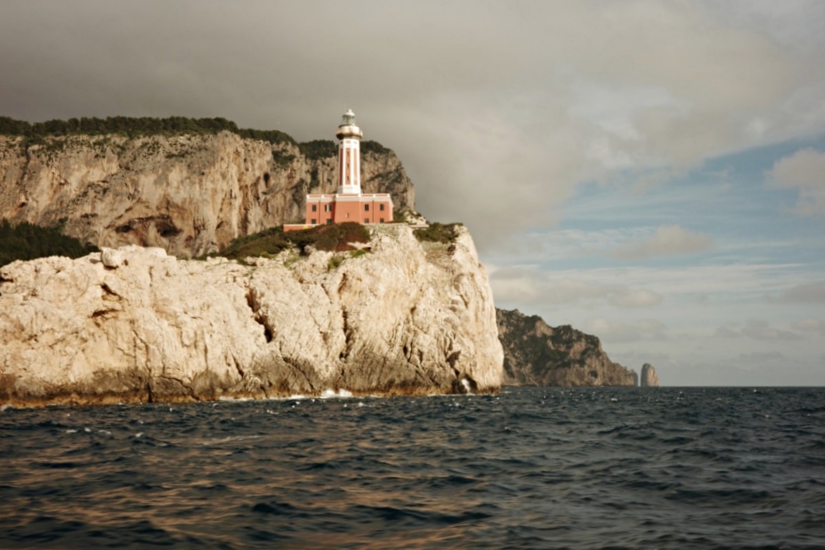 【出走。義大利】卡布里島(Capri)一日遊｜冬天值得去嗎？從蘇連多搭船前往 , 冬天參加環島船 , 山頂市區散步