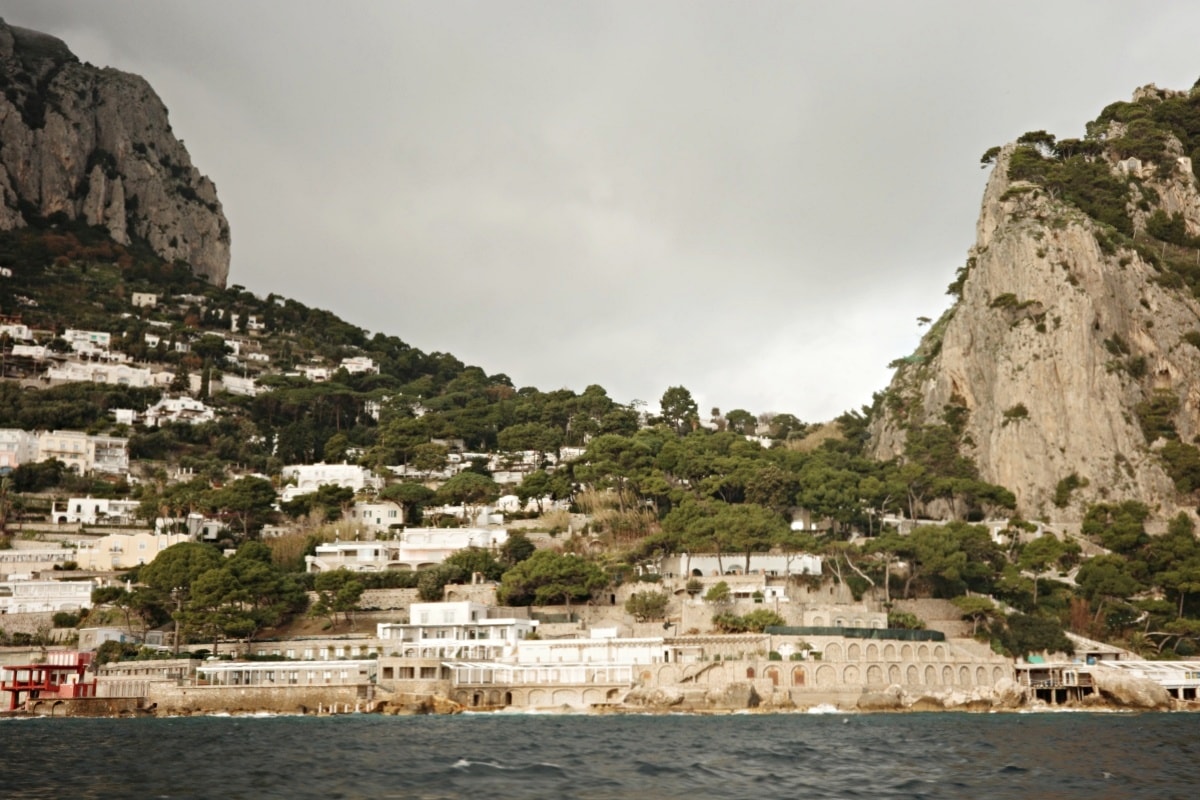 【出走。義大利】卡布里島(Capri)一日遊｜冬天值得去嗎？從蘇連多搭船前往 , 冬天參加環島船 , 山頂市區散步