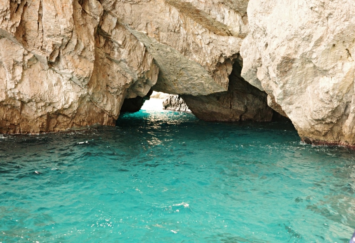 【出走。義大利】卡布里島(Capri)一日遊｜冬天值得去嗎？從蘇連多搭船前往 , 冬天參加環島船 , 山頂市區散步