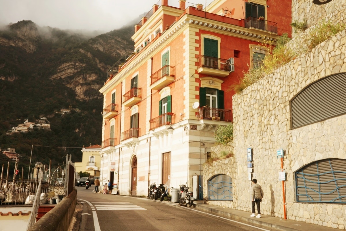 【出走。義大利】波西塔諾(Positano)一日遊｜被《國家地理》推薦的夢幻小鎮  , 從蘇連多搭乘SITA公車30分鐘直達