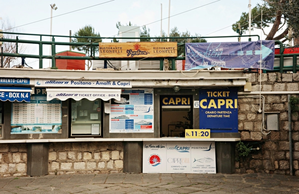 【出走。義大利】卡布里島(Capri)一日遊｜冬天值得去嗎？從蘇連多搭船前往 , 冬天參加環島船 , 山頂市區散步