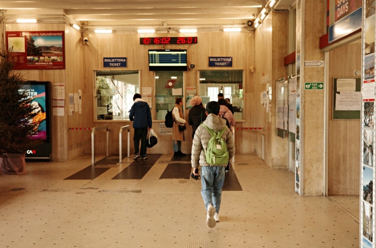 【出走。義大利】蘇連多(Sorrento)｜入住車站步行5分鐘的民宿「Grace Suites Sorrento」, 民宿對面就是米其林推薦餐廳「 Ristorante Zi’Ntonio」