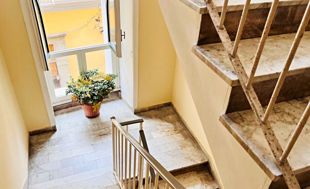 【出走。義大利】蘇連多(Sorrento)｜入住車站步行5分鐘的民宿「Grace Suites Sorrento」, 民宿對面就是米其林推薦餐廳「 Ristorante Zi’Ntonio」