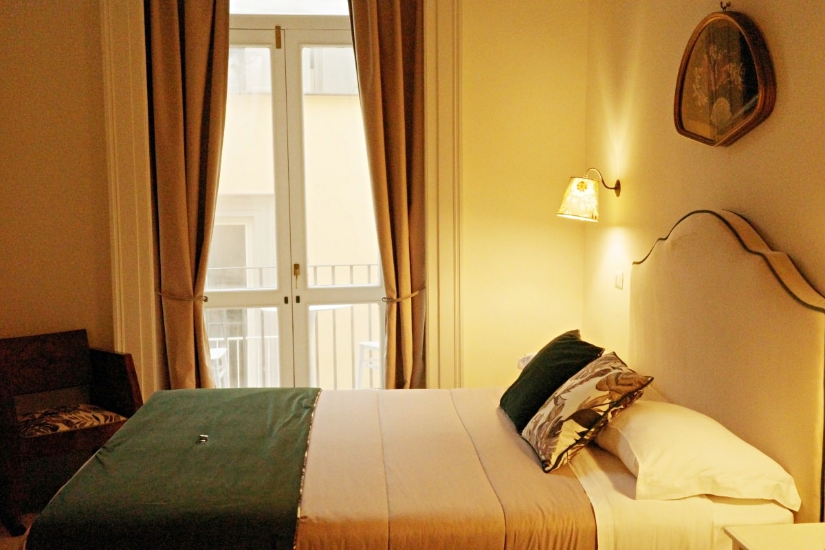 【出走。義大利】蘇連多(Sorrento)｜入住車站步行5分鐘的民宿「Grace Suites Sorrento」, 民宿對面就是米其林推薦餐廳「 Ristorante Zi’Ntonio」