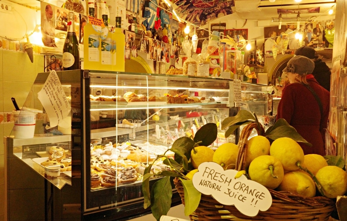 【出走。義大利】蘇連多(Sorrento)｜入住車站步行5分鐘的民宿「Grace Suites Sorrento」, 民宿對面就是米其林推薦餐廳「 Ristorante Zi’Ntonio」