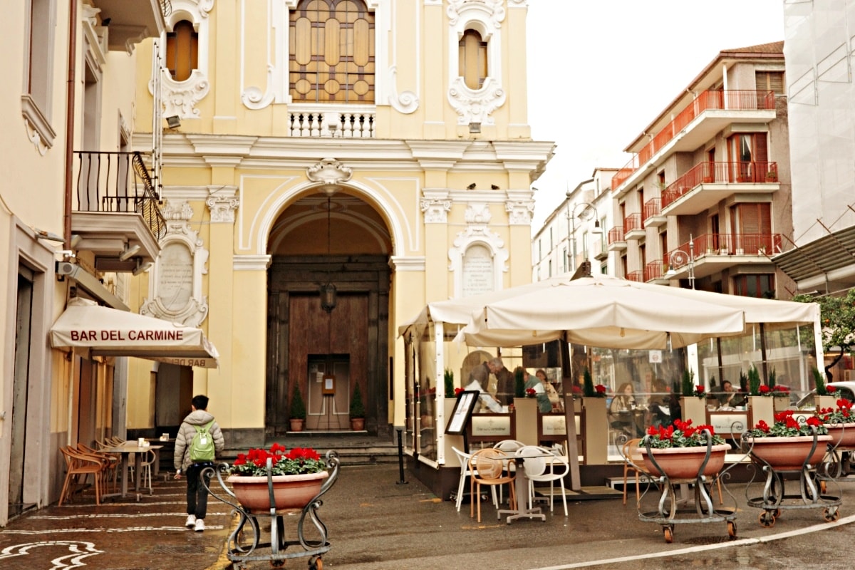 【出走。義大利】蘇連多(Sorrento)｜入住車站步行5分鐘的民宿「Grace Suites Sorrento」, 民宿對面就是米其林推薦餐廳「 Ristorante Zi’Ntonio」