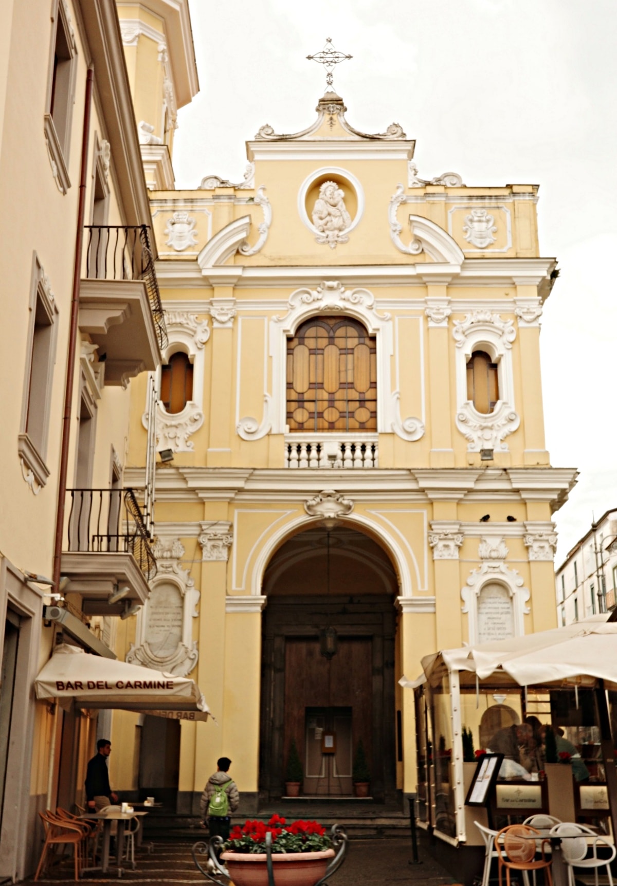【出走。義大利】蘇連多(Sorrento)｜入住車站步行5分鐘的民宿「Grace Suites Sorrento」, 民宿對面就是米其林推薦餐廳「 Ristorante Zi’Ntonio」