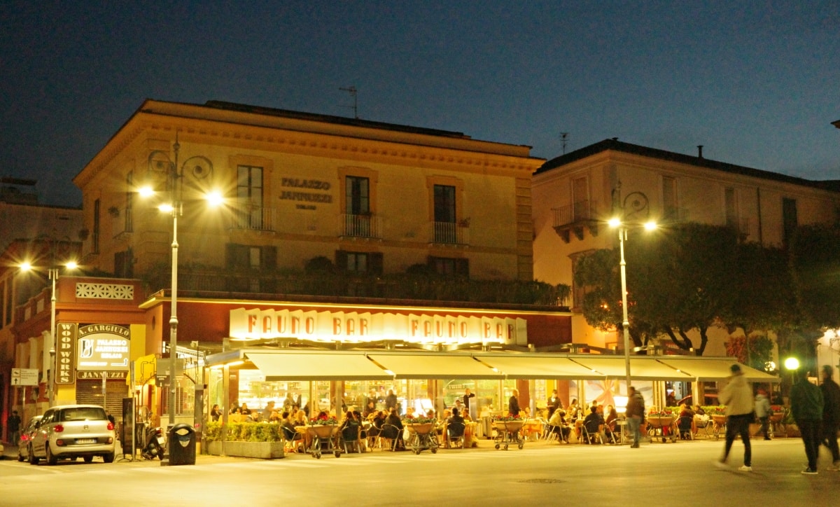 【出走。義大利】蘇連多(Sorrento)｜入住車站步行5分鐘的民宿「Grace Suites Sorrento」, 民宿對面就是米其林推薦餐廳「 Ristorante Zi’Ntonio」