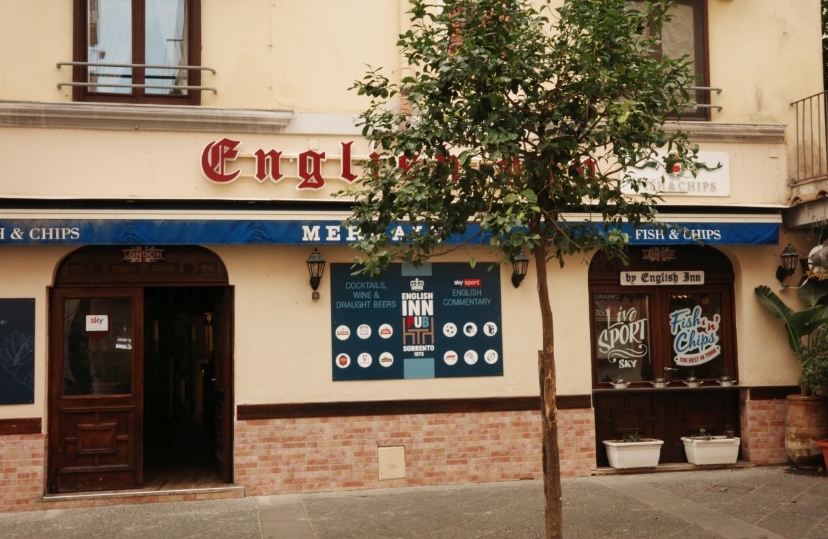【出走。義大利】蘇連多(Sorrento)｜入住車站步行5分鐘的民宿「Grace Suites Sorrento」, 民宿對面就是米其林推薦餐廳「 Ristorante Zi’Ntonio」