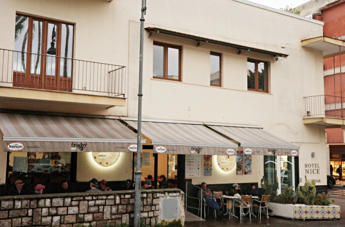 【出走。義大利】蘇連多(Sorrento)｜入住車站步行5分鐘的民宿「Grace Suites Sorrento」, 民宿對面就是米其林推薦餐廳「 Ristorante Zi’Ntonio」