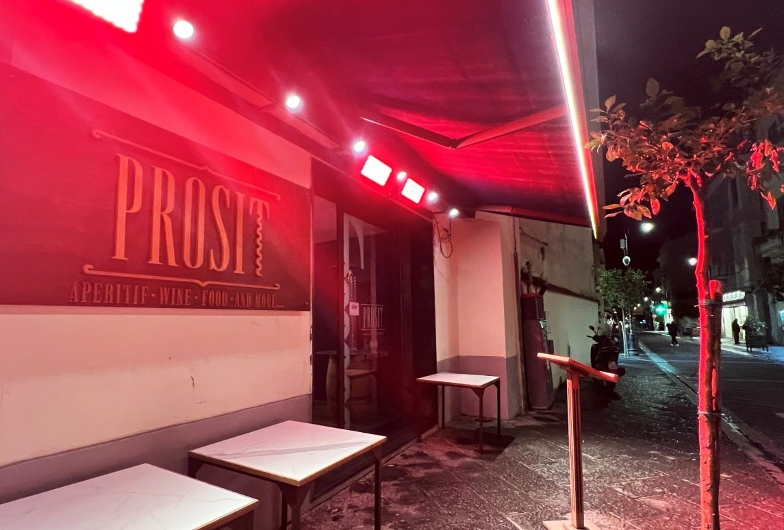 【出走。義大利】蘇連多(Sorrento)｜入住車站步行5分鐘的民宿「Grace Suites Sorrento」, 民宿對面就是米其林推薦餐廳「 Ristorante Zi’Ntonio」