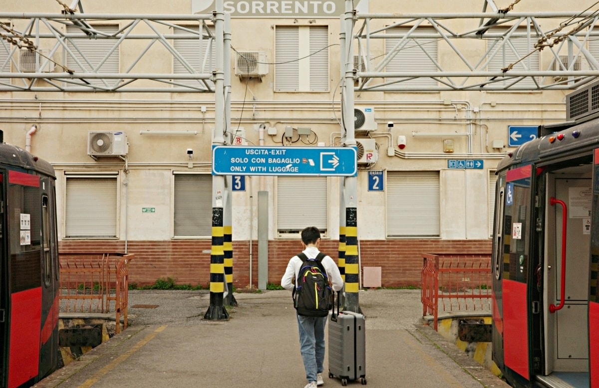 【出走。義大利】蘇連多(Sorrento)｜入住車站步行5分鐘的民宿「Grace Suites Sorrento」, 民宿對面就是米其林推薦餐廳「 Ristorante Zi’Ntonio」