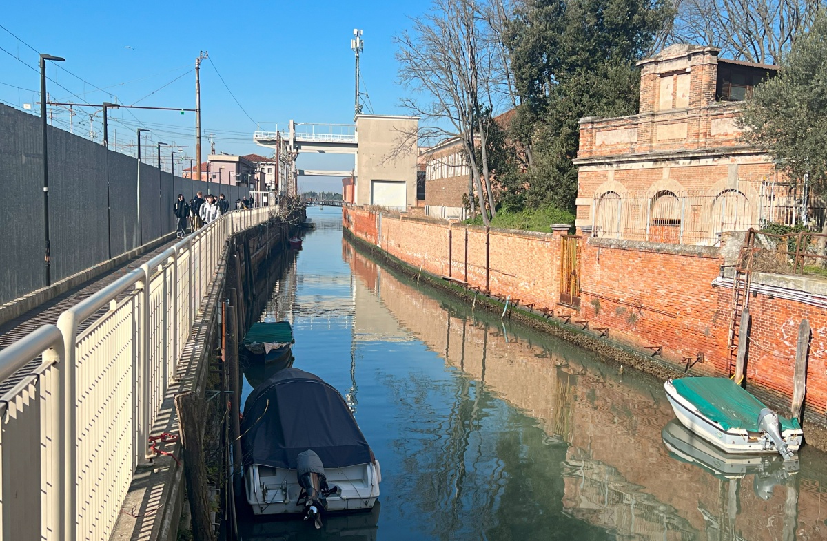 【出走。義大利】威尼斯(Venice)5天4夜|第一次搭乘威尼斯「水上巴士」就上手 , 從「聖露西亞車站(Venezia Santa Lucia)」輕鬆前往「玻璃島(Murano)」 - 第32張圖 【出走。義大利】威尼斯(Venice)5天4夜|第一次搭乘威尼斯「水上巴士」就上手 , 從「聖露西亞車站(Venezia Santa Lucia)」輕鬆前往「玻璃島(Murano)」