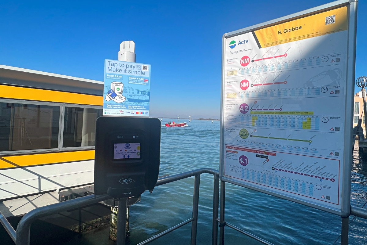 【出走。義大利】威尼斯(Venice)5天4夜|第一次搭乘威尼斯「水上巴士」就上手 , 從「聖露西亞車站(Venezia Santa Lucia)」輕鬆前往「彩色島(Burano)」 - 第28張圖 【出走。義大利】威尼斯(Venice)5天4夜|第一次搭乘威尼斯「水上巴士」就上手 , 從「聖露西亞車站(Venezia Santa Lucia)」輕鬆前往「彩色島(Burano)」