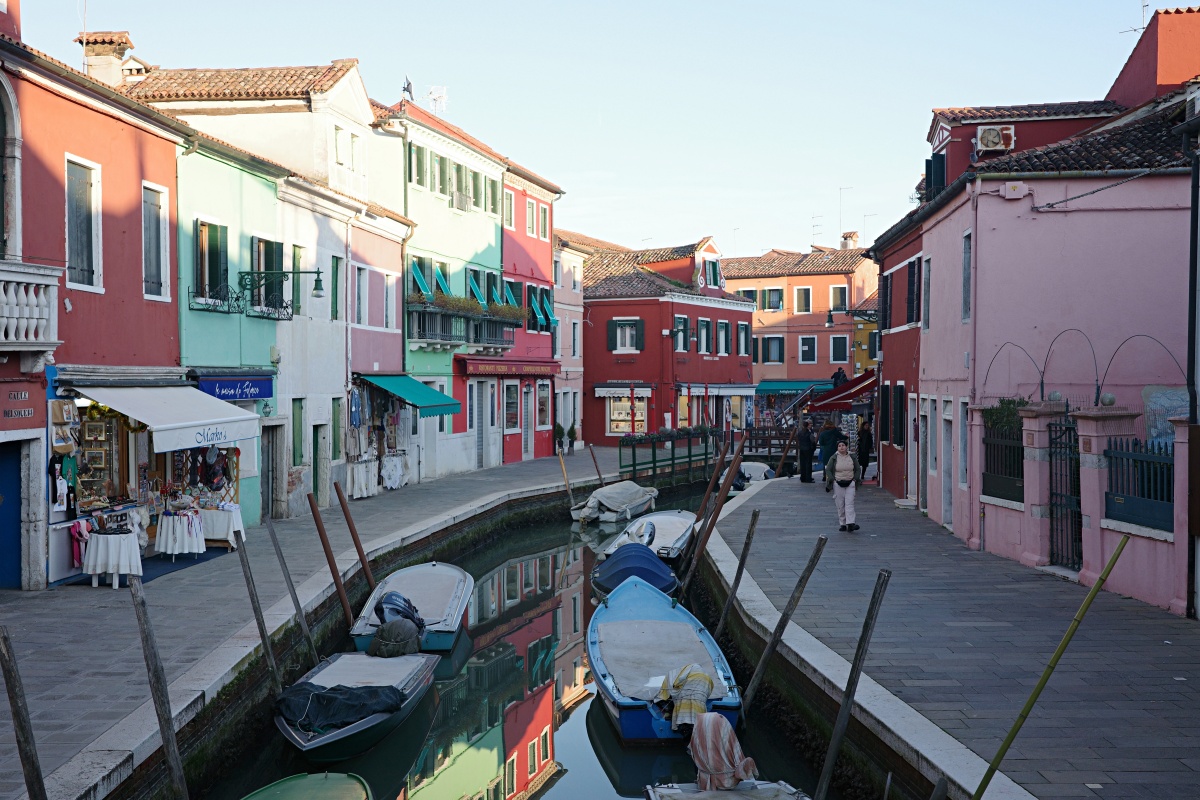 【出走。義大利】威尼斯(Venice)5天4夜|第一次搭乘威尼斯「水上巴士」就上手 , 從「聖露西亞車站(Venezia Santa Lucia)」輕鬆前往「彩色島(Burano)」 - 第58張圖 【出走。義大利】威尼斯(Venice)5天4夜|第一次搭乘威尼斯「水上巴士」就上手 , 從「聖露西亞車站(Venezia Santa Lucia)」輕鬆前往「彩色島(Burano)」