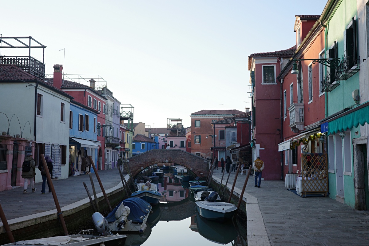 【出走。義大利】威尼斯(Venice)5天4夜|第一次搭乘威尼斯「水上巴士」就上手 , 從「聖露西亞車站(Venezia Santa Lucia)」輕鬆前往「彩色島(Burano)」 - 第59張圖 【出走。義大利】威尼斯(Venice)5天4夜|第一次搭乘威尼斯「水上巴士」就上手 , 從「聖露西亞車站(Venezia Santa Lucia)」輕鬆前往「彩色島(Burano)」
