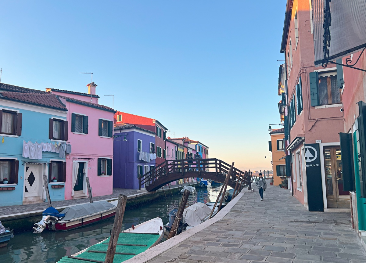 【出走。義大利】威尼斯(Venice)5天4夜|第一次搭乘威尼斯「水上巴士」就上手 , 從「聖露西亞車站(Venezia Santa Lucia)」輕鬆前往「彩色島(Burano)」 - 第61張圖 【出走。義大利】威尼斯(Venice)5天4夜|第一次搭乘威尼斯「水上巴士」就上手 , 從「聖露西亞車站(Venezia Santa Lucia)」輕鬆前往「彩色島(Burano)」