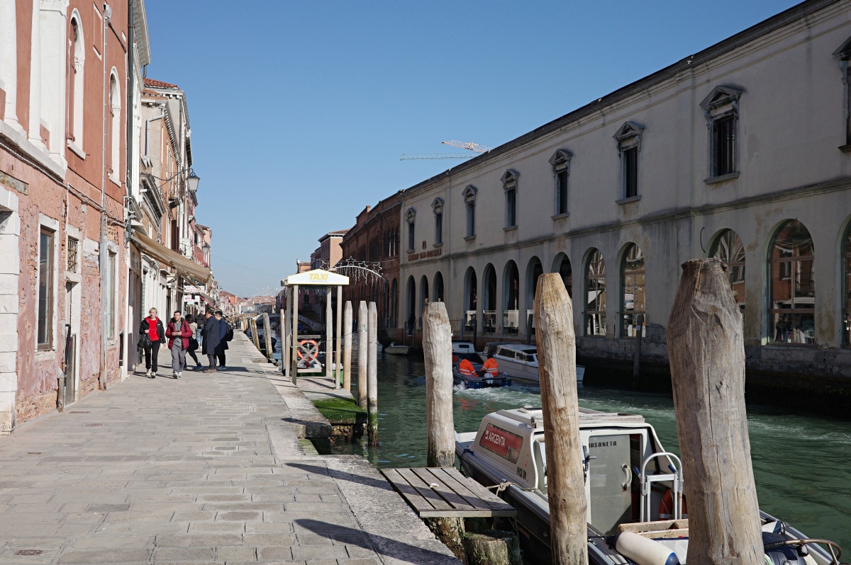 【出走。義大利】威尼斯(Venice)5天4夜|第一次搭乘威尼斯「水上巴士」就上手 , 從「聖露西亞車站(Venezia Santa Lucia)」輕鬆前往「玻璃島(Murano)」 - 第57張圖 【出走。義大利】威尼斯(Venice)5天4夜|第一次搭乘威尼斯「水上巴士」就上手 , 從「聖露西亞車站(Venezia Santa Lucia)」輕鬆前往「玻璃島(Murano)」