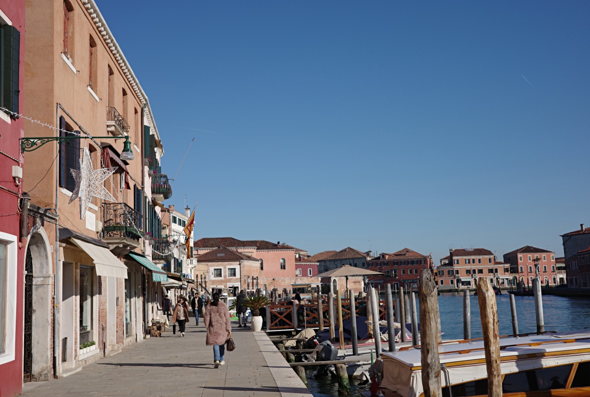 【出走。義大利】威尼斯(Venice)5天4夜|第一次搭乘威尼斯「水上巴士」就上手 , 從「聖露西亞車站(Venezia Santa Lucia)」輕鬆前往「玻璃島(Murano)」 - 第93張圖 【出走。義大利】威尼斯(Venice)5天4夜|第一次搭乘威尼斯「水上巴士」就上手 , 從「聖露西亞車站(Venezia Santa Lucia)」輕鬆前往「玻璃島(Murano)」