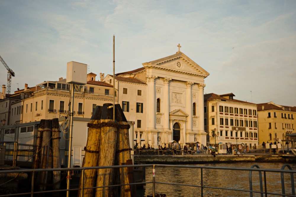 【出走。義大利】威尼斯(Venice)5天4夜|第一次搭乘威尼斯「水上巴士」就上手 , 從「聖露西亞車站(Venezia Santa Lucia)」輕鬆前往「聖喬治馬焦雷島(San Giorgio Maggiore)」 - 第34張圖 【出走。義大利】威尼斯(Venice)5天4夜|第一次搭乘威尼斯「水上巴士」就上手 , 從「聖露西亞車站(Venezia Santa Lucia)」輕鬆前往「聖喬治馬焦雷島(San Giorgio Maggiore)」