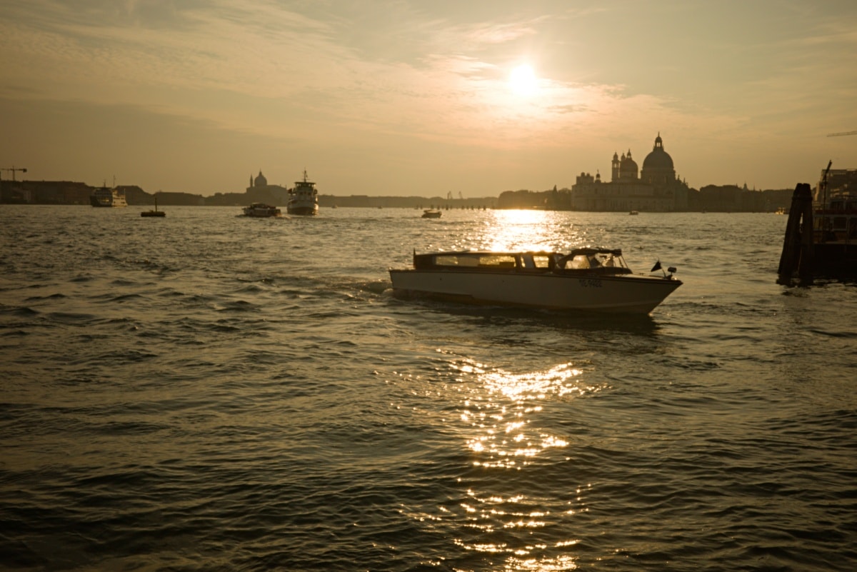 【出走。義大利】威尼斯(Venice)5天4夜｜住進大運河旁的15世紀建築「CHC洲際BW精選酒店」 , 威尼斯車站旁超方便