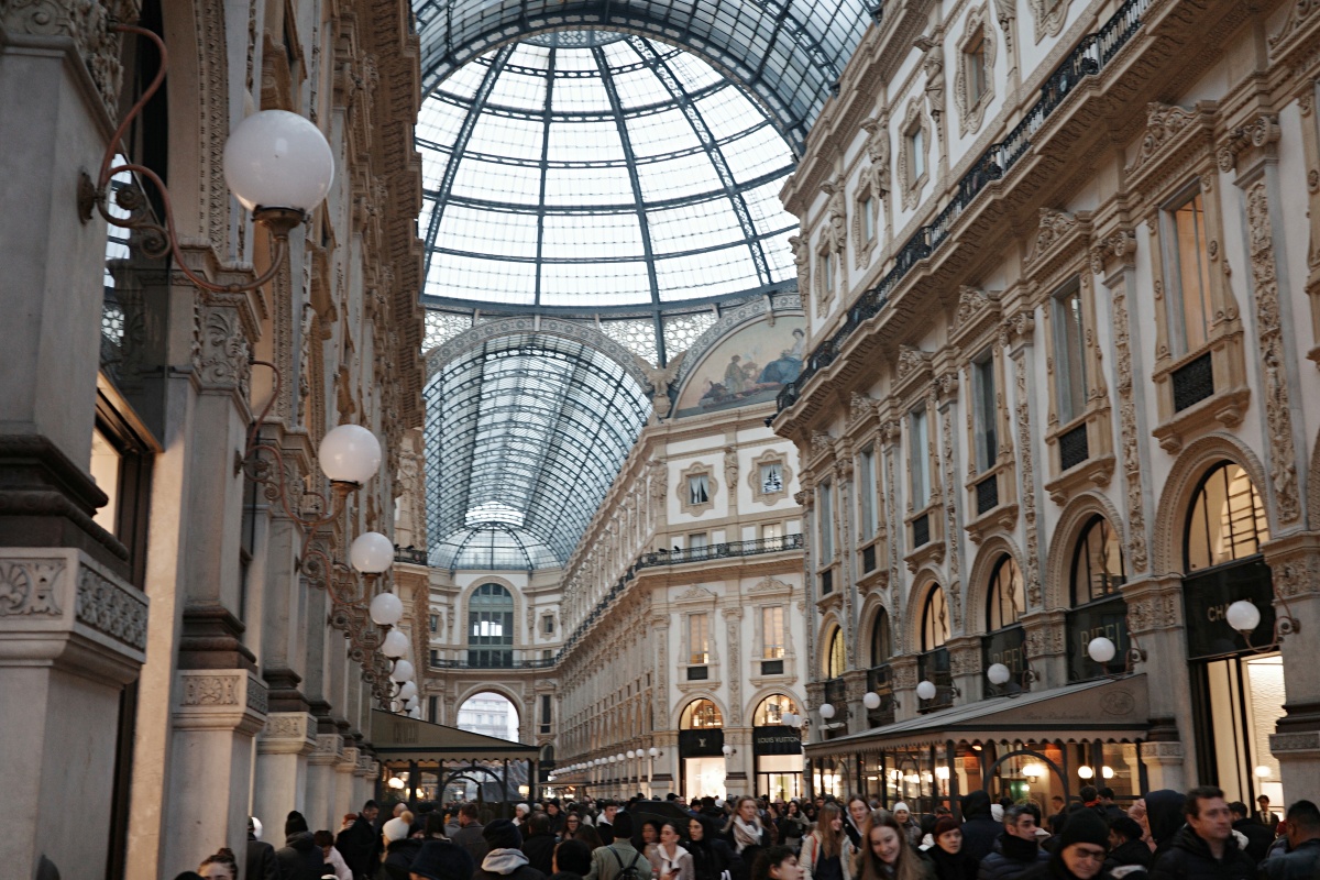 【出走。義大利】米蘭(Milan)3天2夜｜第一次來米蘭必訪地標 ,「米蘭大教堂(Duomo di Milano)」與「埃馬努埃萊二世拱廊(Galleria Vittorio Emanuele II)」