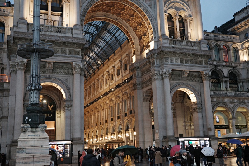 【出走。義大利】米蘭(Milan)3天2夜｜第一次來米蘭必訪地標 ,「米蘭大教堂(Duomo di Milano)」與「埃馬努埃萊二世拱廊(Galleria Vittorio Emanuele II)」