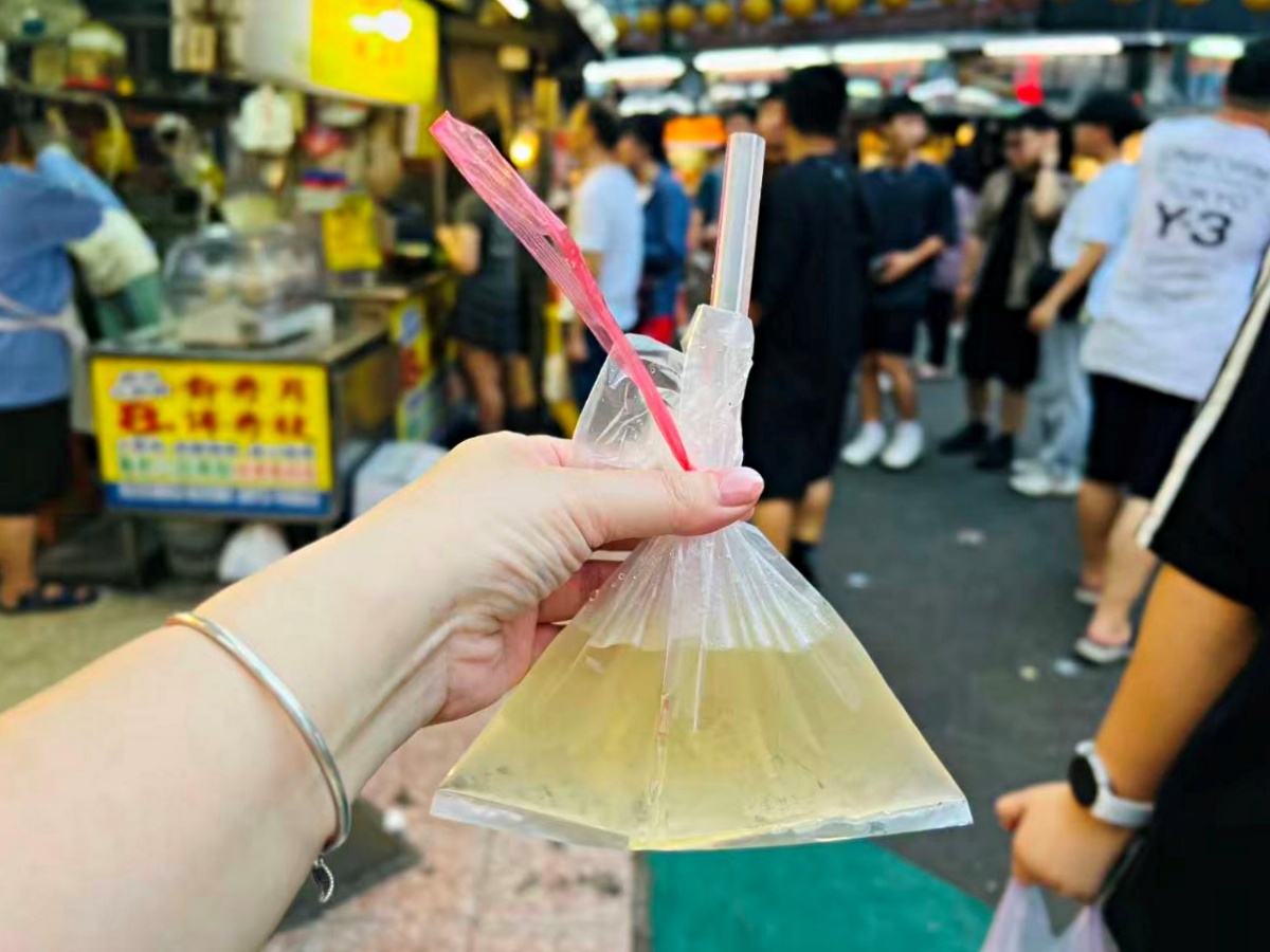 【慢旅行。基隆住宿推薦】雨島旅店(Hotel Drizzle)｜入住40年老宅改造文青旅宿 , 用散步重新認識基隆 , 步行3分鐘就到基隆廟口夜市