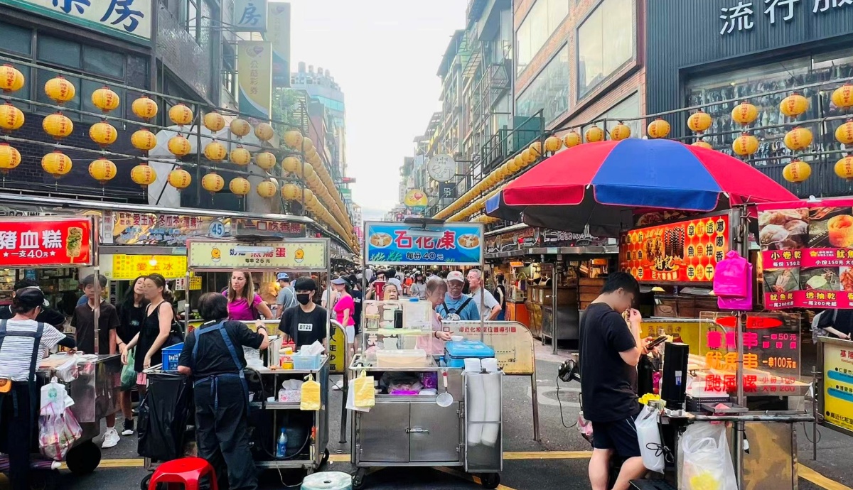 【慢旅行。基隆住宿推薦】雨島旅店(Hotel Drizzle)｜入住40年老宅改造文青旅宿 , 用散步重新認識基隆 , 步行3分鐘就到基隆廟口夜市