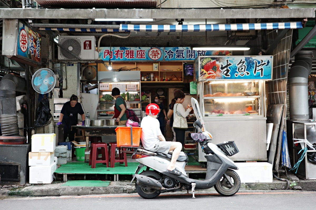 【慢旅行。基隆住宿推薦】雨島旅店(Hotel Drizzle)｜入住40年老宅改造文青旅宿 , 用散步重新認識基隆 , 步行3分鐘就到基隆廟口夜市