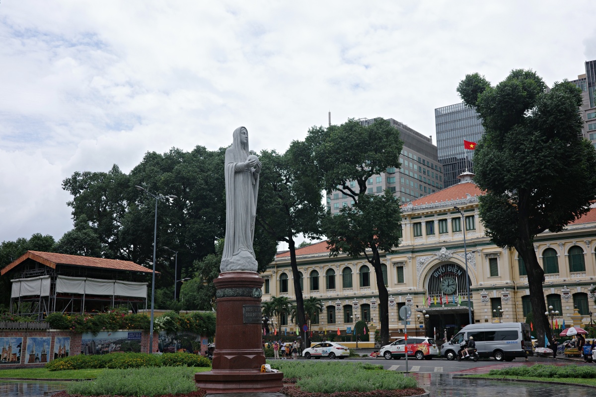 【出走。越南胡志明】胡志明市交通攻略｜隨上隨下觀光巴士、Grab叫車、胡志明市首條地鐵「都市鐵路1號線(L1)」, 輕鬆遊玩越南第一大城與經濟金融中心