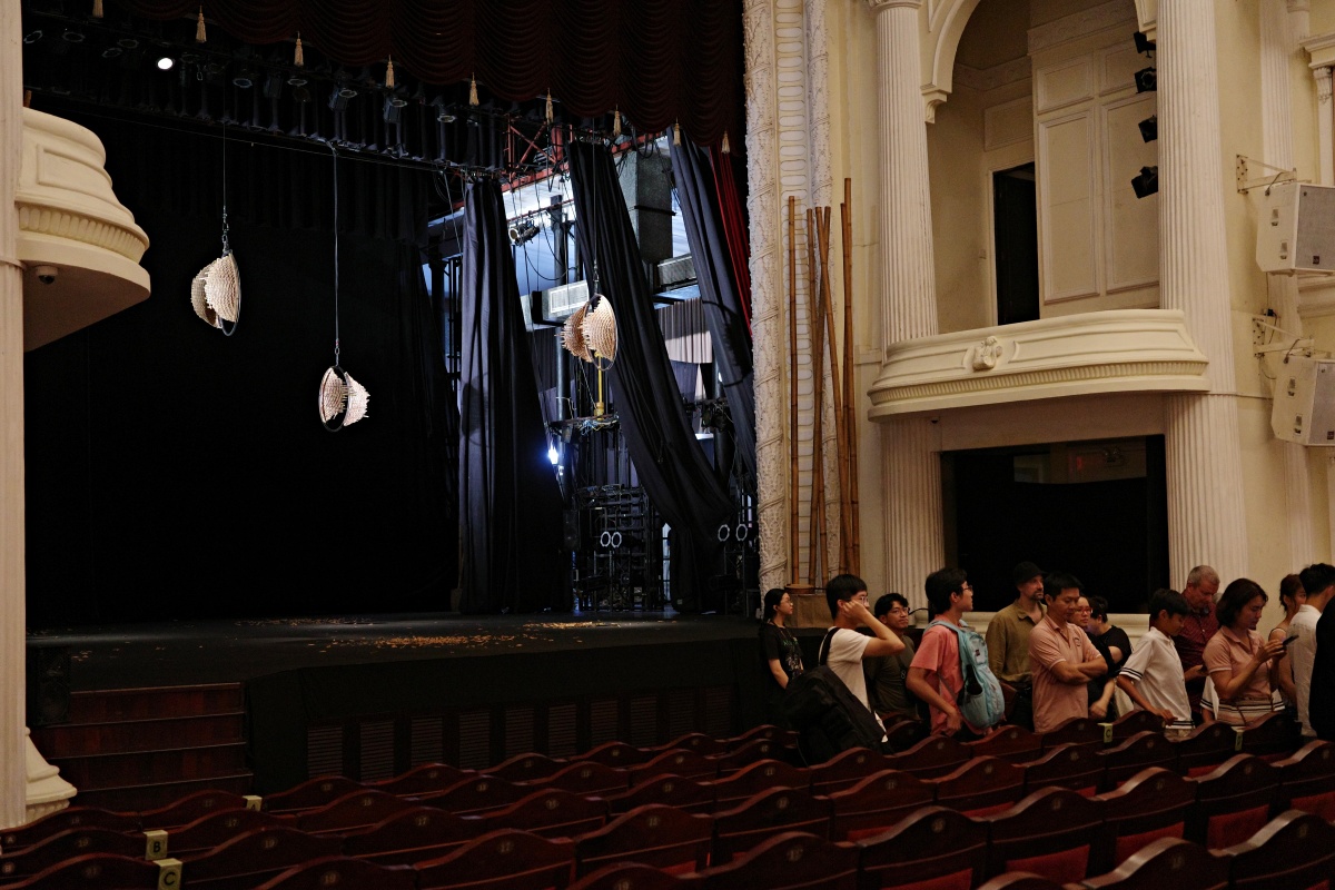 【出走。越南】越南 Lune Production 竹子舞表演｜越南版太陽馬戲團「胡志明 A O Show」×「會安 Teh Dar」 , 兩場演出一次比較
