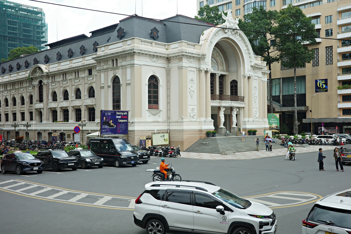 【出走。越南胡志明】胡志明市交通攻略｜隨上隨下觀光巴士、Grab叫車、胡志明市首條地鐵「都市鐵路1號線(L1)」, 輕鬆遊玩越南第一大城與經濟金融中心
