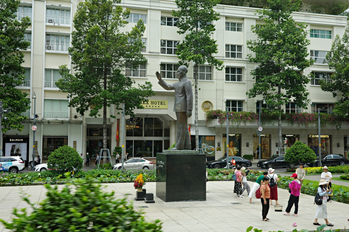 【出走。越南胡志明】胡志明市交通攻略｜隨上隨下觀光巴士、Grab叫車、胡志明市首條地鐵「都市鐵路1號線(L1)」, 輕鬆遊玩越南第一大城與經濟金融中心