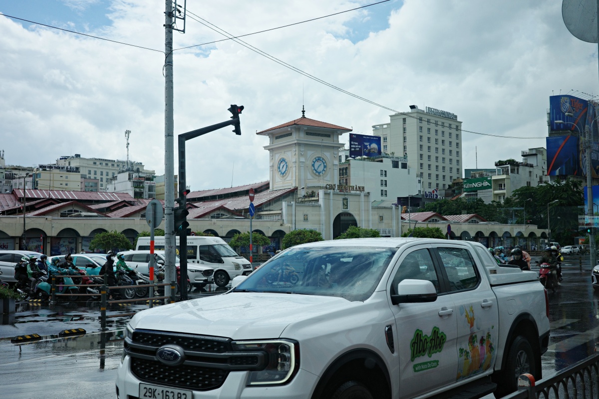 【出走。越南胡志明】胡志明市交通攻略｜隨上隨下觀光巴士、Grab叫車、胡志明市首條地鐵「都市鐵路1號線(L1)」, 輕鬆遊玩越南第一大城與經濟金融中心