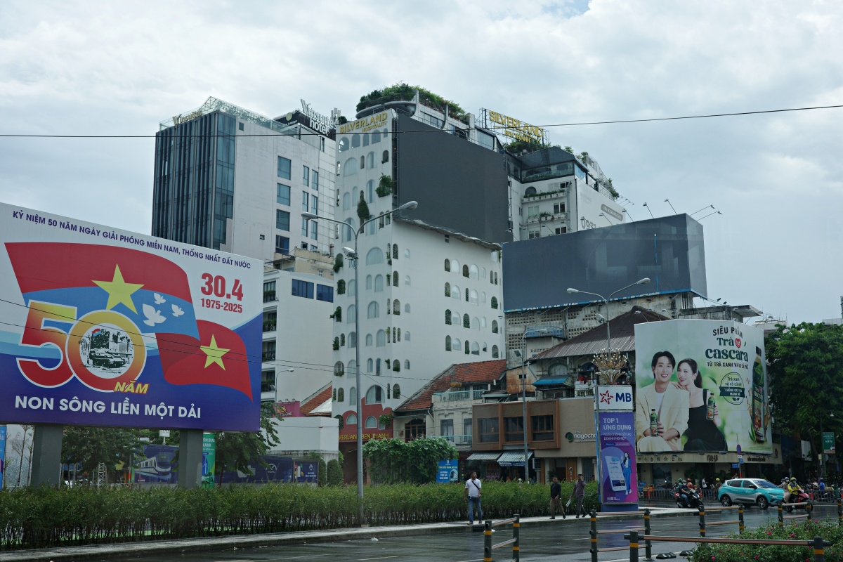 【出走。越南胡志明】胡志明市交通攻略｜隨上隨下觀光巴士、Grab叫車、胡志明市首條地鐵「都市鐵路1號線(L1)」, 輕鬆遊玩越南第一大城與經濟金融中心