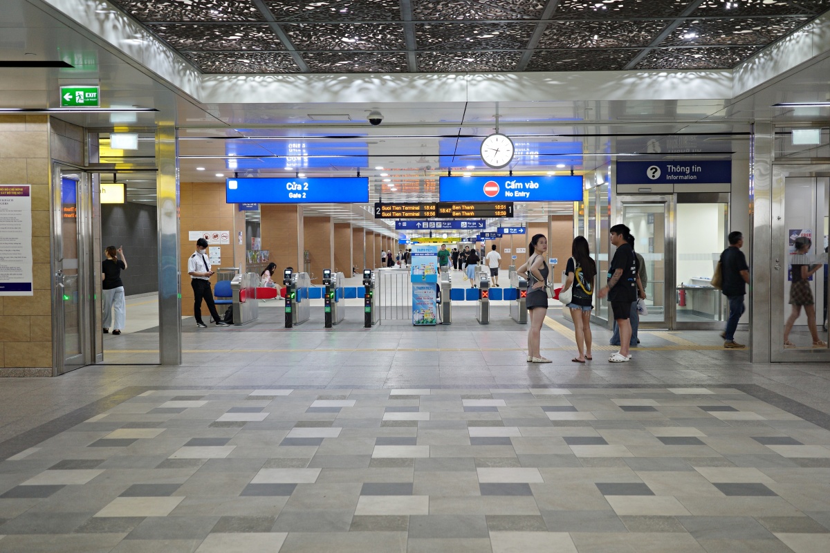【出走。越南胡志明】胡志明市交通攻略｜隨上隨下觀光巴士、Grab叫車、胡志明市首條地鐵「都市鐵路1號線(L1)」, 輕鬆遊玩越南第一大城與經濟金融中心