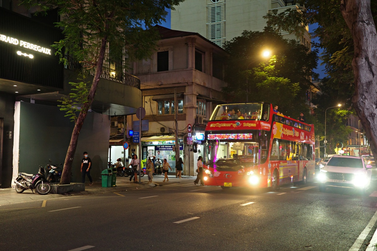 【出走。越南胡志明】胡志明市交通攻略｜隨上隨下觀光巴士、Grab叫車、胡志明市首條地鐵「都市鐵路1號線(L1)」, 輕鬆遊玩越南第一大城與經濟金融中心