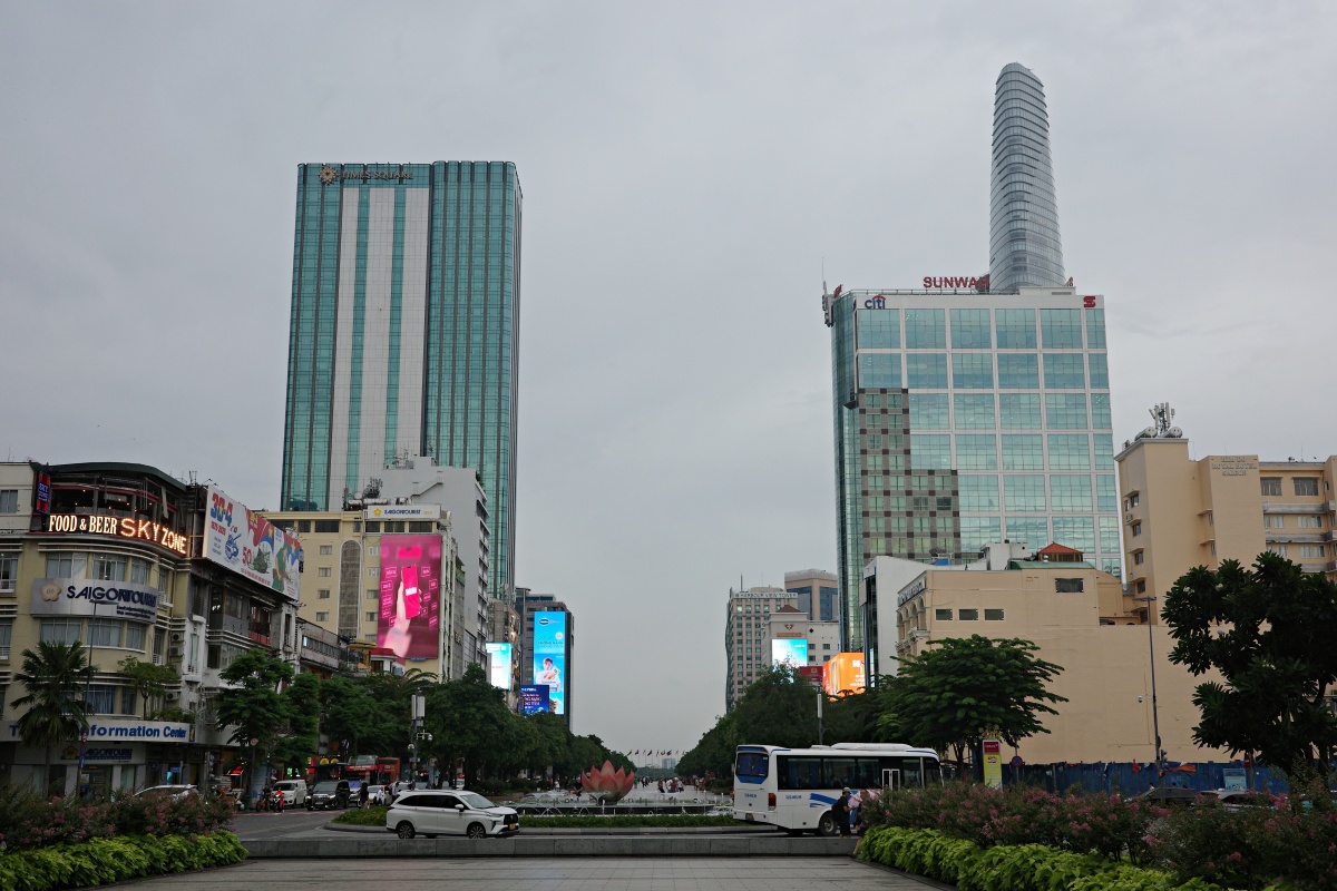 【出走。越南胡志明】胡志明市交通攻略｜隨上隨下觀光巴士、Grab叫車、胡志明市首條地鐵「都市鐵路1號線(L1)」, 輕鬆遊玩越南第一大城與經濟金融中心