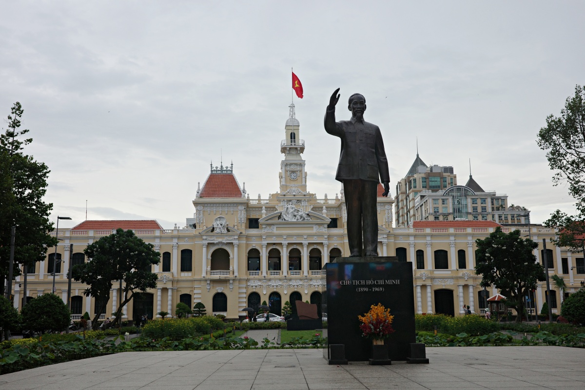 【出走。越南胡志明】胡志明市交通攻略｜隨上隨下觀光巴士、Grab叫車、胡志明市首條地鐵「都市鐵路1號線(L1)」, 輕鬆遊玩越南第一大城與經濟金融中心