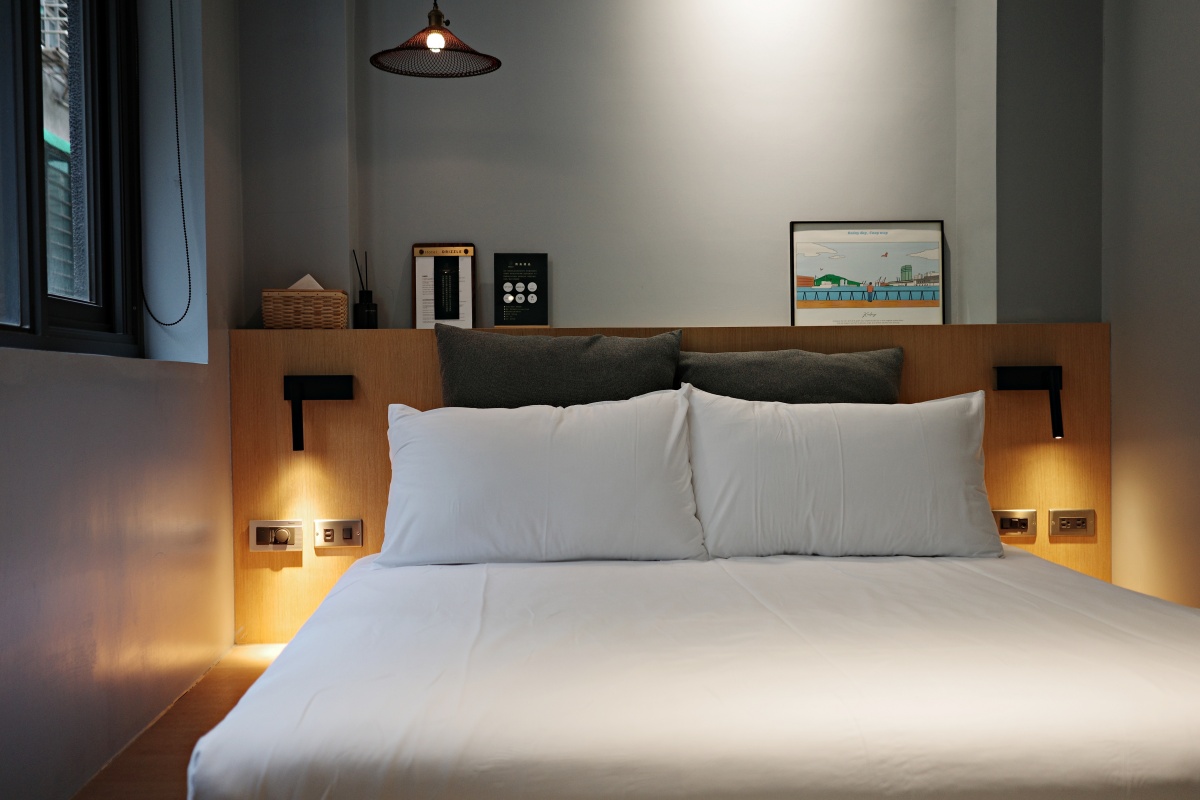 【慢旅行。基隆住宿推薦】雨島旅店(Hotel Drizzle)｜入住40年老宅改造文青旅宿 , 用散步重新認識基隆 , 步行3分鐘就到基隆廟口夜市