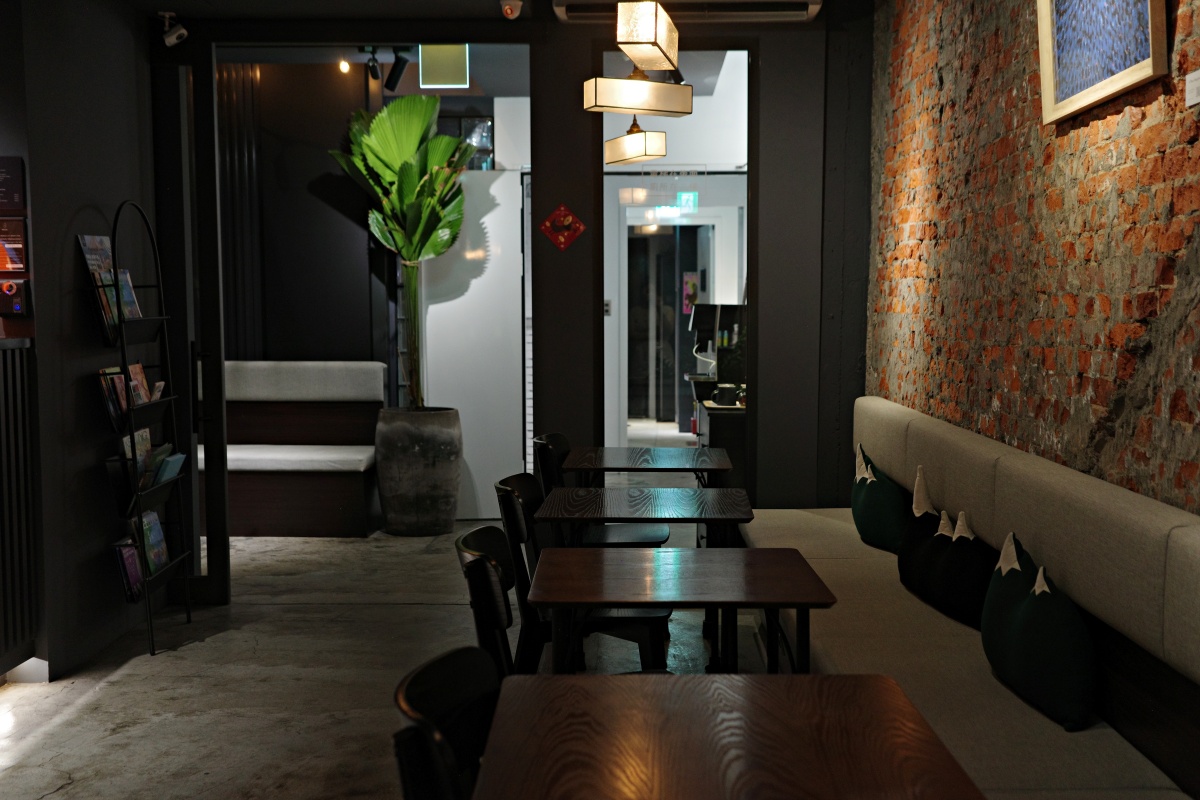 【慢旅行。基隆住宿推薦】雨島旅店(Hotel Drizzle)｜入住40年老宅改造文青旅宿 , 用散步重新認識基隆 , 步行3分鐘就到基隆廟口夜市