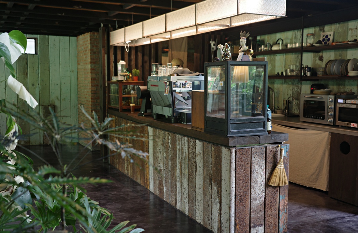 【慢旅行。新竹咖啡廳推薦】福杜咖啡(Fudu Cafe’)｜關西最想去的森林系咖啡廳 , 藏在40年橘子園裡的秘境(預約制)