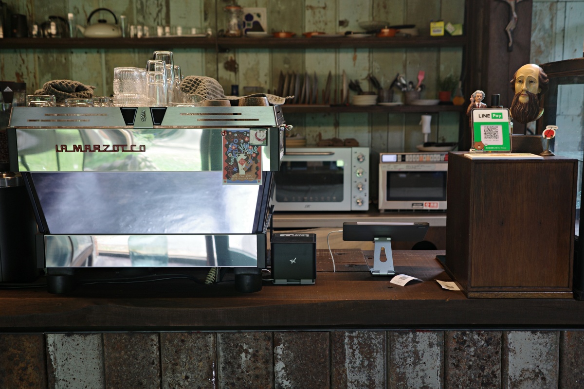 【慢旅行。新竹咖啡廳推薦】福杜咖啡(Fudu Cafe’)｜關西最想去的森林系咖啡廳 , 藏在40年橘子園裡的秘境(預約制)